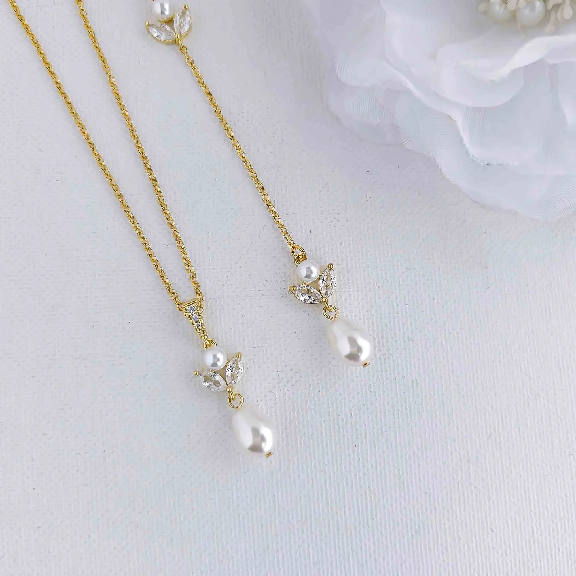 Delicate Pearl Necklace and Backdrop for Brides-Leila