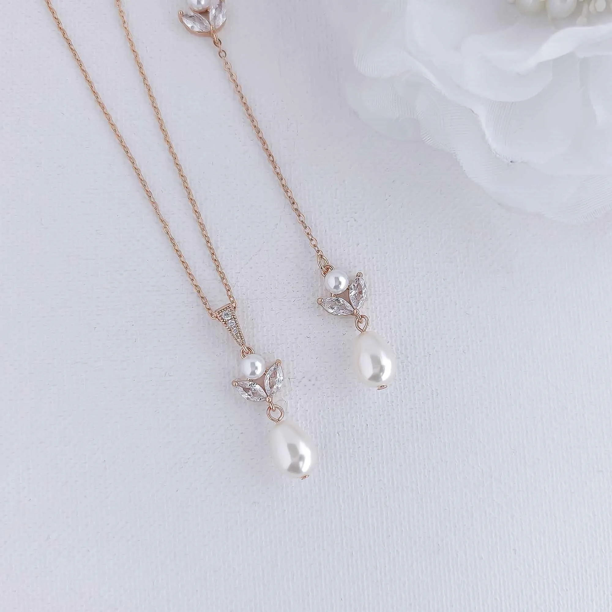 Delicate Pearl Necklace and Backdrop for Brides-Leila