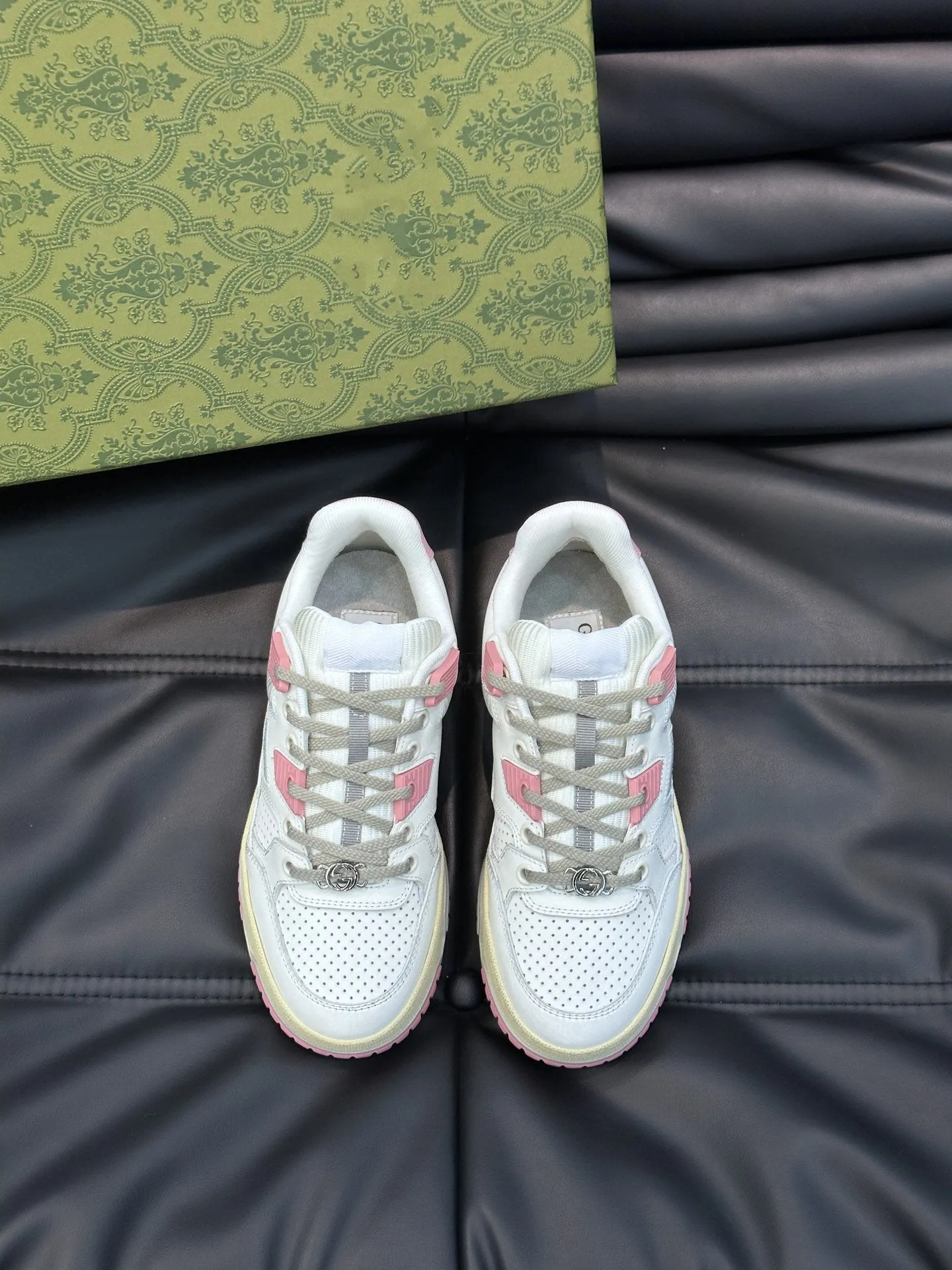 GG WHITE PINK DISTRESSED EFFECT