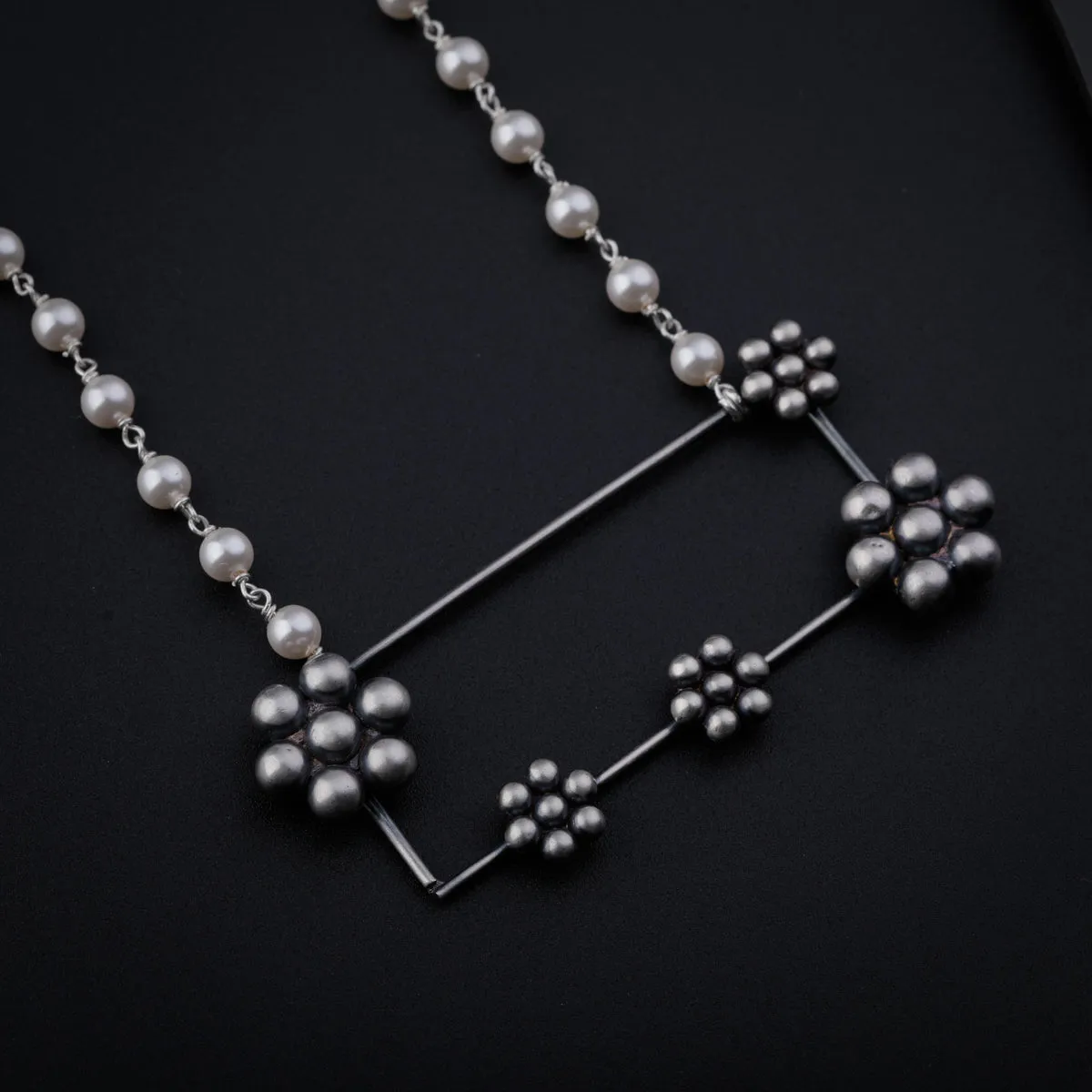 Handmade Kudi Abstract Necklace with Pearls