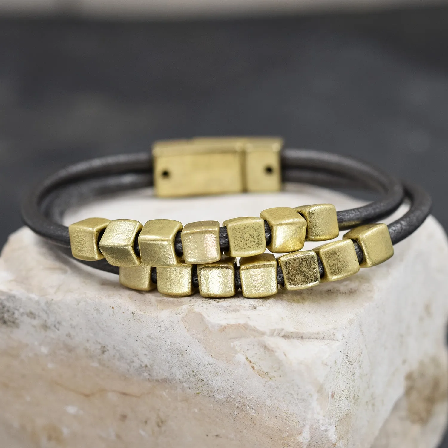Leather bracelet with rustic look square nuggets and a magnetic clasp