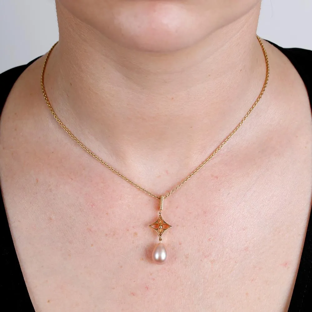 Louis Vuitton Pearl Gold Necklace