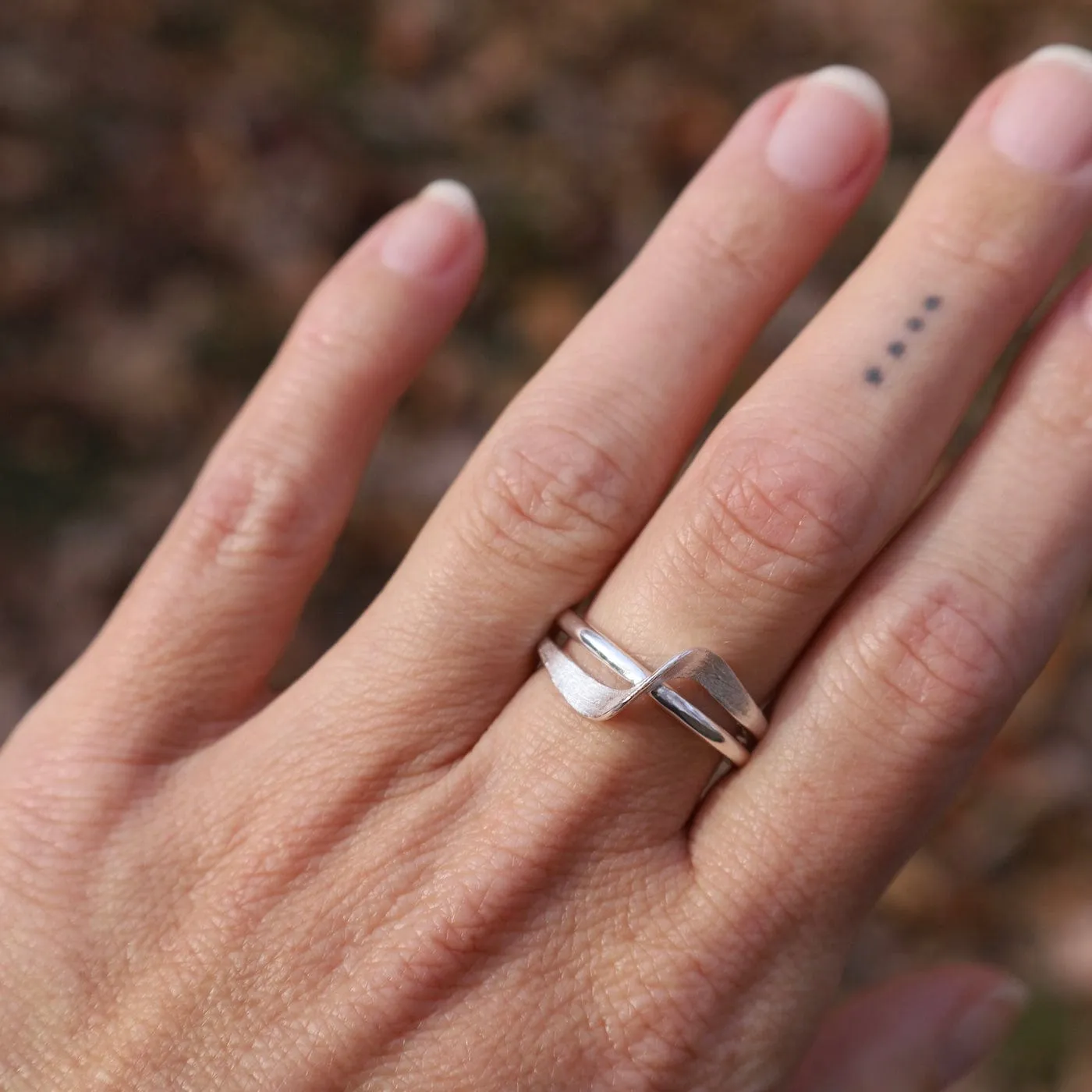 Smooth Double Wave Ring