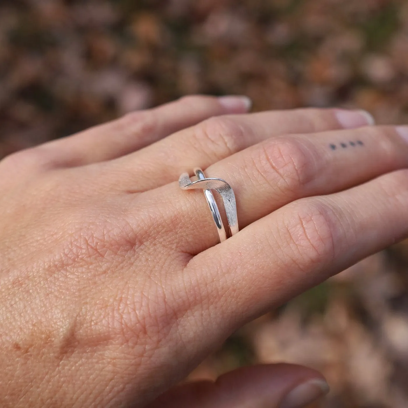 Smooth Double Wave Ring