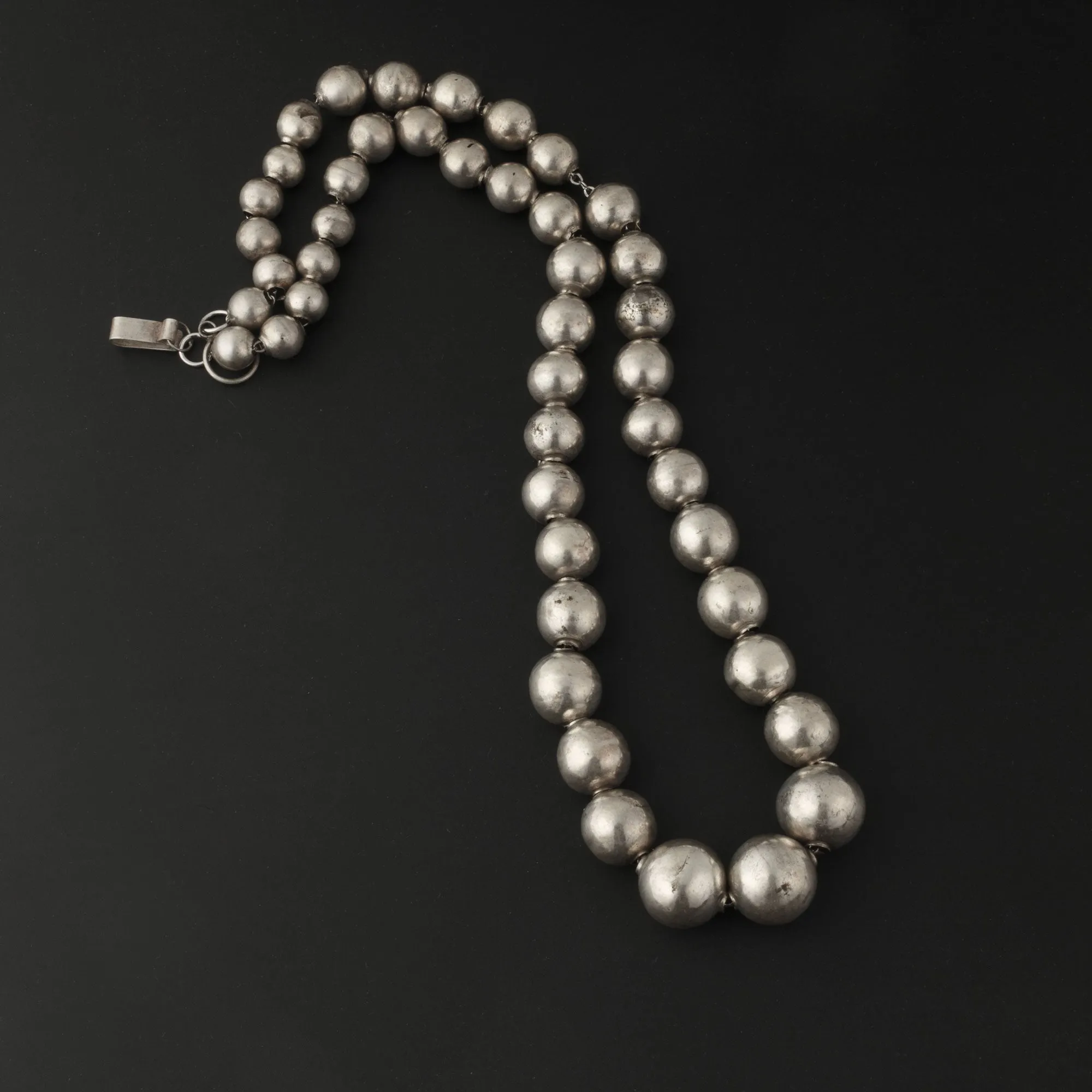 Vintage 1940s Mexico sterling 'silver pearls' graduated necklace, 18 inches. nlvs749